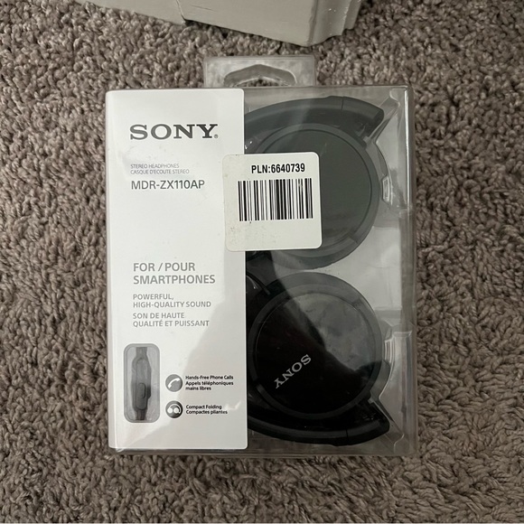 Sony ZX Series Wired On Ear Headphones with Mic - Picture 1 of 2